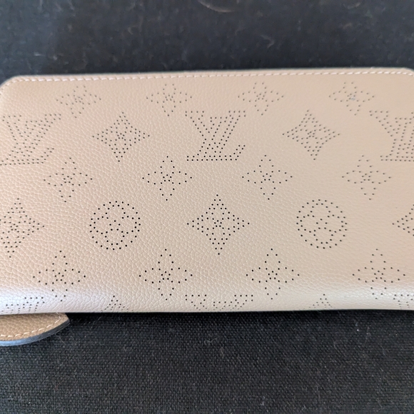 Louis Vuitton Beige Leather Women's Bag - Picture 1 of 6